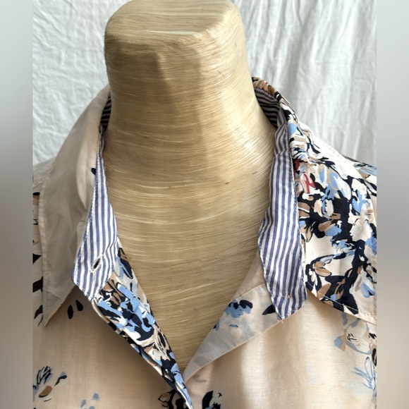 WHBM Floral button down blouse - Picture 2 of 12